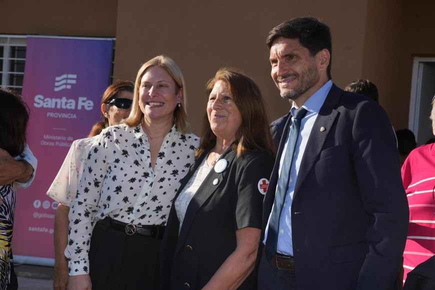 Pullaro entregó seis viviendas en Villa Eloísa tras más de 15 años sin adjudicaciones