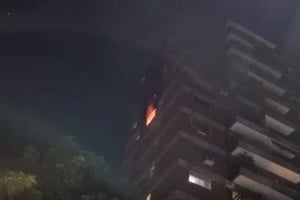 Incendio en un departamento de un piso alto de un edificio en Villa Devoto