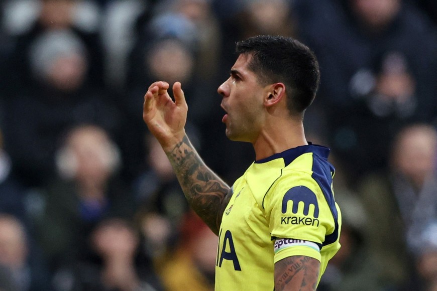 Soccer Football - Premier League - Newcastle United v Tottenham Hotspur - St James' Park, Newcastle, Britain - December 2, 2025
Tottenham Hotspur's Cristian Romero celebrates scoring their first goal REUTERS/Scott Heppell EDITORIAL USE ONLY. NO USE WITH UNAUTHORIZED AUDIO, VIDEO, DATA, FIXTURE LISTS, CLUB/LEAGUE LOGOS OR 'LIVE' SERVICES. ONLINE IN-MATCH USE LIMITED TO 120 IMAGES, NO VIDEO EMULATION. NO USE IN BETTING, GAMES OR SINGLE CLUB/LEAGUE/PLAYER PUBLICATIONS. PLEASE CONTACT YOUR ACCOUNT REPRESENTATIVE FOR FURTHER DETAILS..