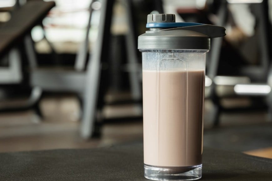 Uno de los signos más frecuentes de un consumo proteico excesivo es un mal aliento persistente.