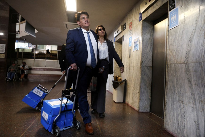Rodolfo Baque, lawyer of the former nurse of Argentine soccer player Diego Armando Maradona, Dahiana Gisela Madrid, arrives at a courthouse for a case in which eight medical professionals and nurses are accused of manslaughter through eventual intent due to their negligence, in the death of Maradona, in San Isidro, on the outskirts of Buenos Aires, Argentina October 2, 2024. REUTERS/Matias Baglietto