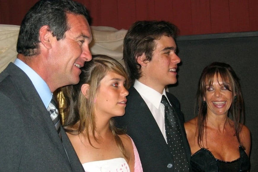 Nora Dalmasso junto a Marcelo Macarrón y sus dos hijos.