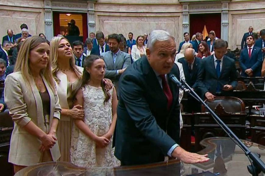 Farías también juró este miércoles.