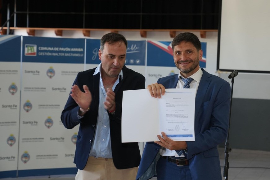 “Darle gas a nuestras localidades permite que las industrias generen trabajo, logística y conectividad”, dijo Pullaro.