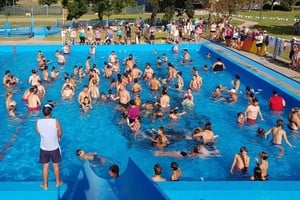 El natatorio municipal abrirá sus puertas desde las 11 horas para recibir a las familias