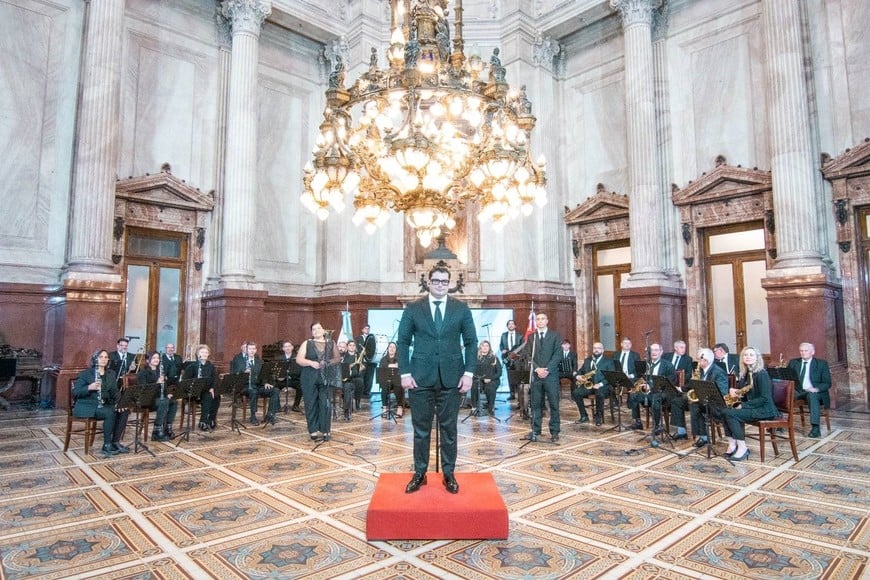 Una producción que reunió a más de 40 músicos en uno de los escenarios más emblemáticos del país.