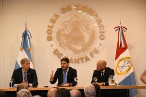 Pullaro disertó ante empresarios en la Bolsa y resaltó el rol del Estado. Foto: Manuel Fabatia