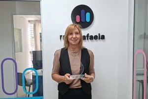Alicia Rinaldi fue distinguida como la mejor bioquímica del año por la SAFyB.