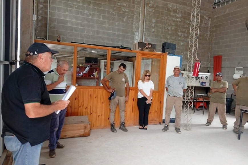 Nombrar este espacio como “Juan José Pegassano” fue un gesto impulsado por los propios trabajadores comunales, quienes recordaron a Juanjo como un compañero comprometido, solidario y siempre dispuesto a brindar una mano.