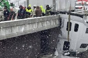 Impresionante operativo para rescatar a un chofer en Virginia, Estados Unidos.