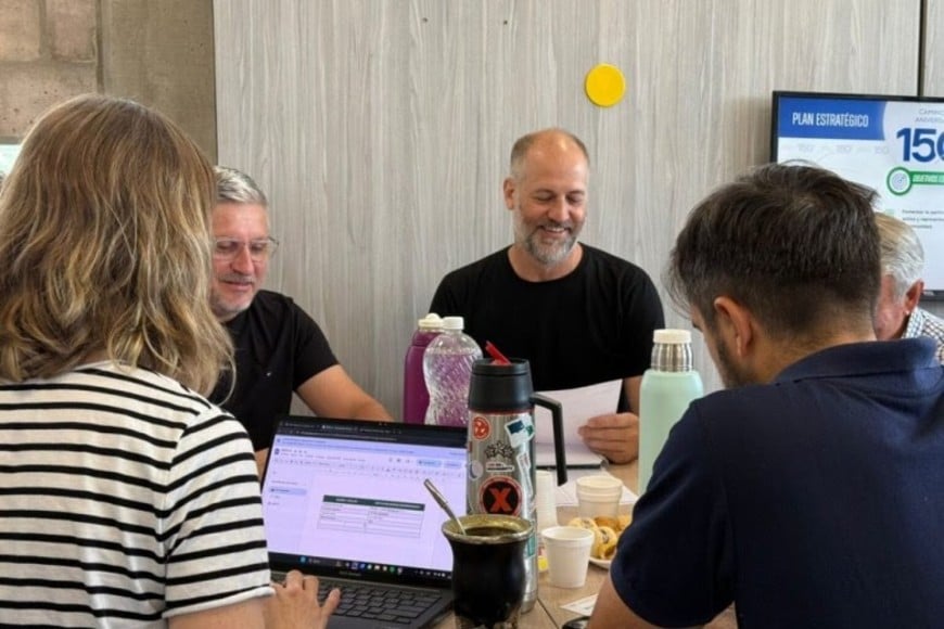 Braidot compartió información relevante sobre la Oficina de Empleo, los programas de formación para emprendedores y los resultados del censo realizado en el Parque Industrial, junto a otros datos del entramado productivo de la ciudad.