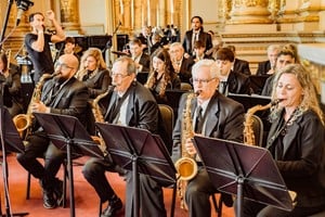 Una producción que reunió a más de 40 músicos en uno de los escenarios más emblemáticos del país.