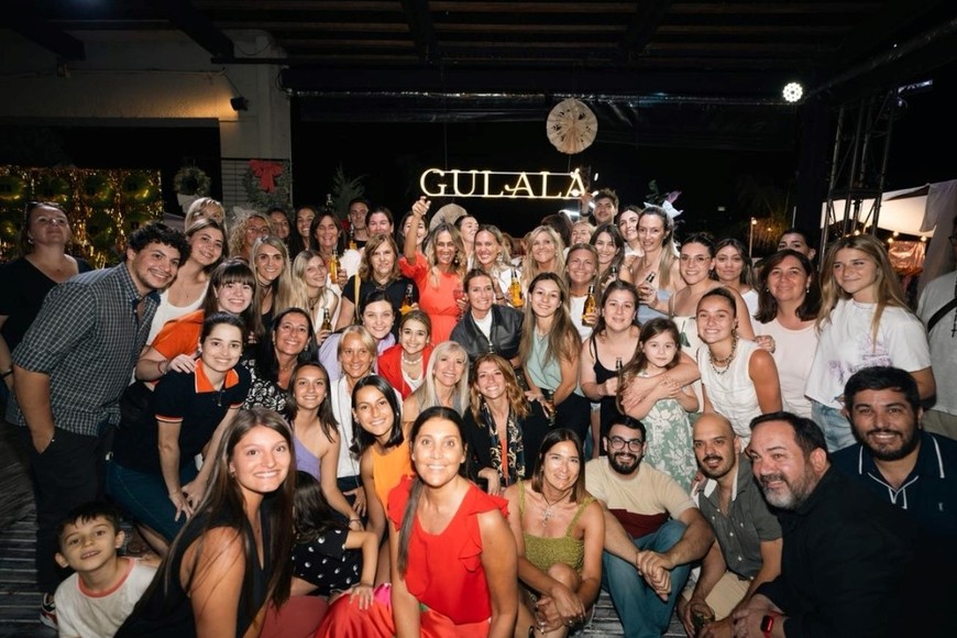 La ambientación temática acompaña el espíritu festivo con detalles inspirados en la Navidad.