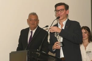 Di Lena recibió el reconocimiento por Copa Santa Fe. Foto: Carolina Niklison