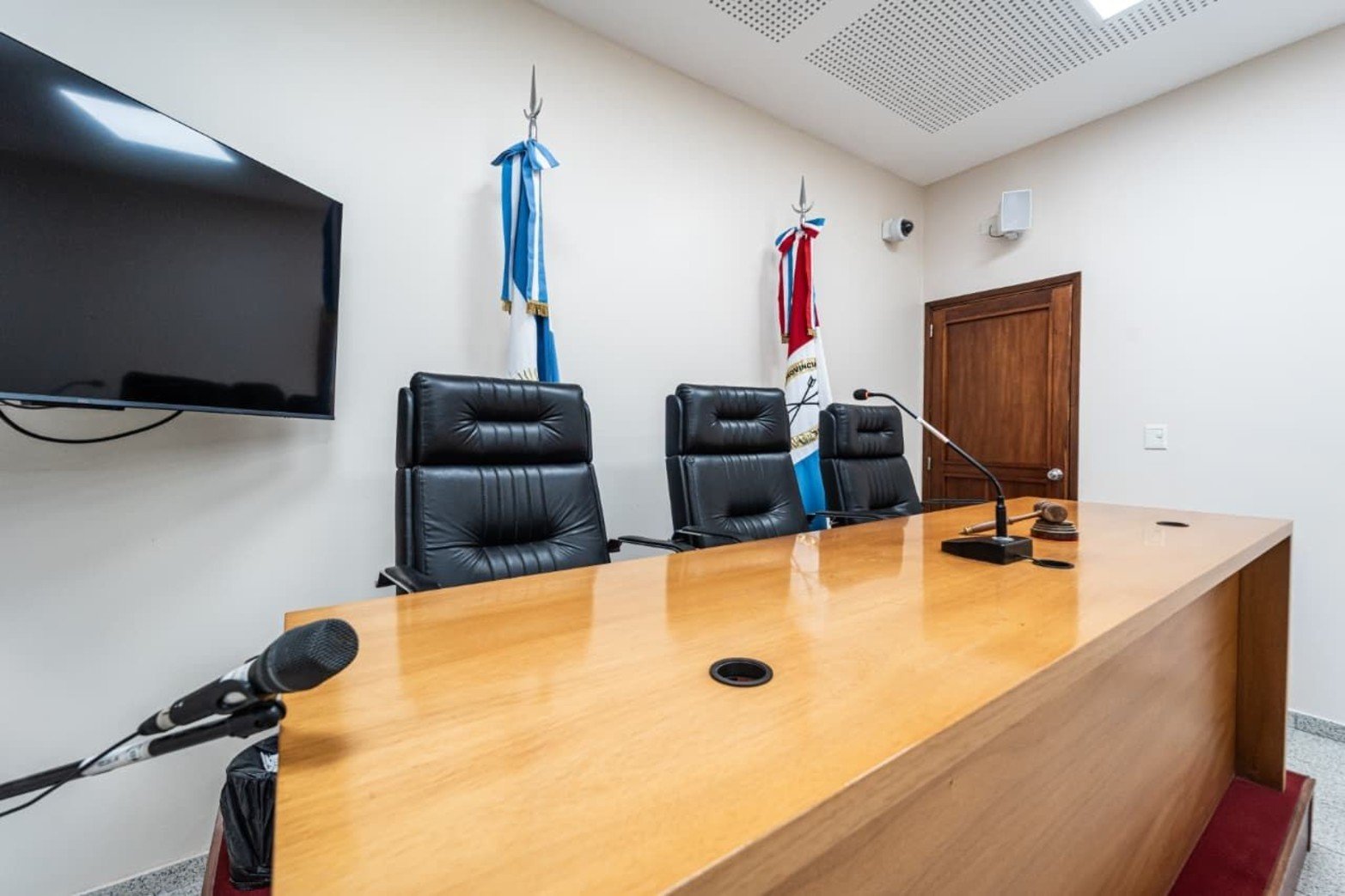 Renovadas salas de audiencias.