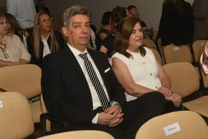 El presidente de la Corte nacional junto a su esposa, Ana Costa. Foto: Carolina Niklison