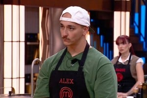 Alex Pelao se convirtió en el séptimo eliminado de MasterChef Celebrity.