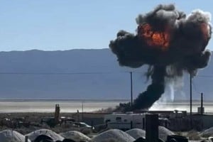 El momento del impacto del F-16.