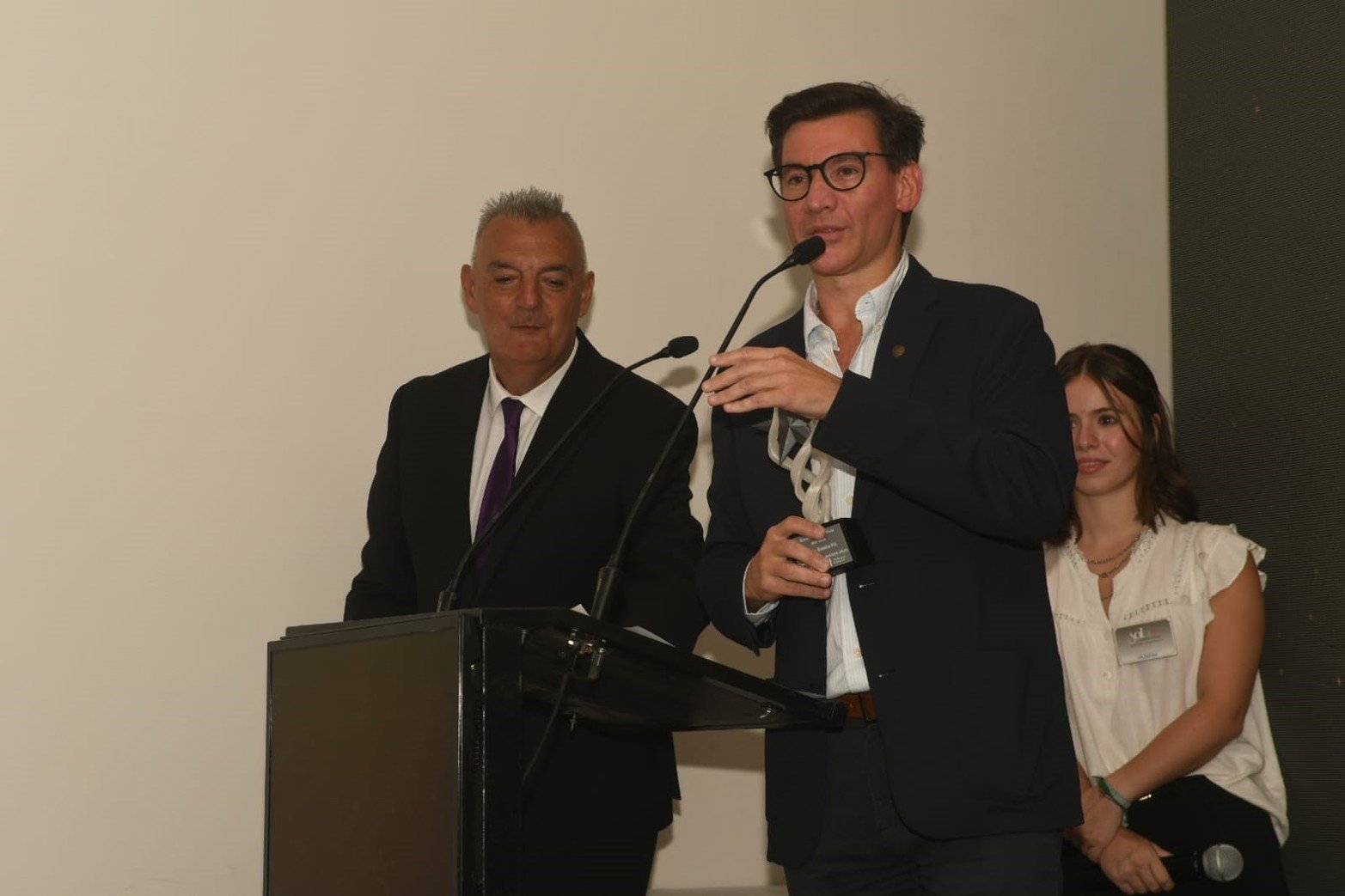 Daniel Di Lena, de Lotería de Santa Fe, acompañó el reconocimiento a los actores del turismo de reuniones.


