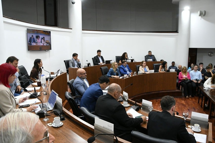 Momentos de tensión y cruces hubo en el recinto. Crédito: Manuel Fabatía