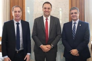 Macri trasladó a Santilli y Adorni su reclamo por la coparticipación en el presupuesto 2026.