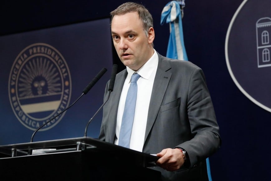 Adorni anunció la quita por redes sociales.