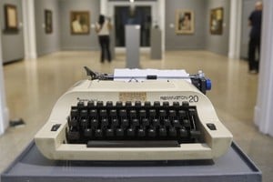 Una postal de la exposición que da pie a la actividad al aire libre. Foto: Matías Pintos