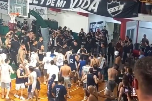 Caos en el cuadrangular final del básquet rosarino: golpes en dos primeros partidos