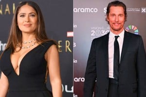 Matthew McConaughey y Salma Hayek fueron presentados como embajadores de la FIFA en el sorteo del Mundial 2026, aportando el brillo de Hollywood al mayor evento futbolístico del mundo.