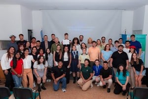 Los participantes de la instancia final nacional y los premiados en Santa Fe. Foto: Gentileza Fhuc