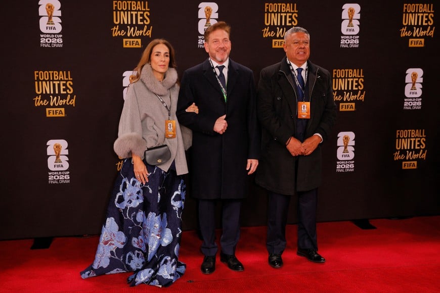 Soccer Football - FIFA World Cup 2026 - FIFA World Cup 2026 Draw - John F. Kennedy Center for the Performing Arts, Washington, D.C., U.S. - December 5, 2025
CONMEBOL president Alejandro Dominguez and his wife Maria Mercedes Perez arrive on the red carpet with the President of the Argentine Football Association and Liga Profesional de Futbol Claudio Fabian Tapia ahead of the FIFA World Cup 2026 Draw REUTERS/Brian Snyder