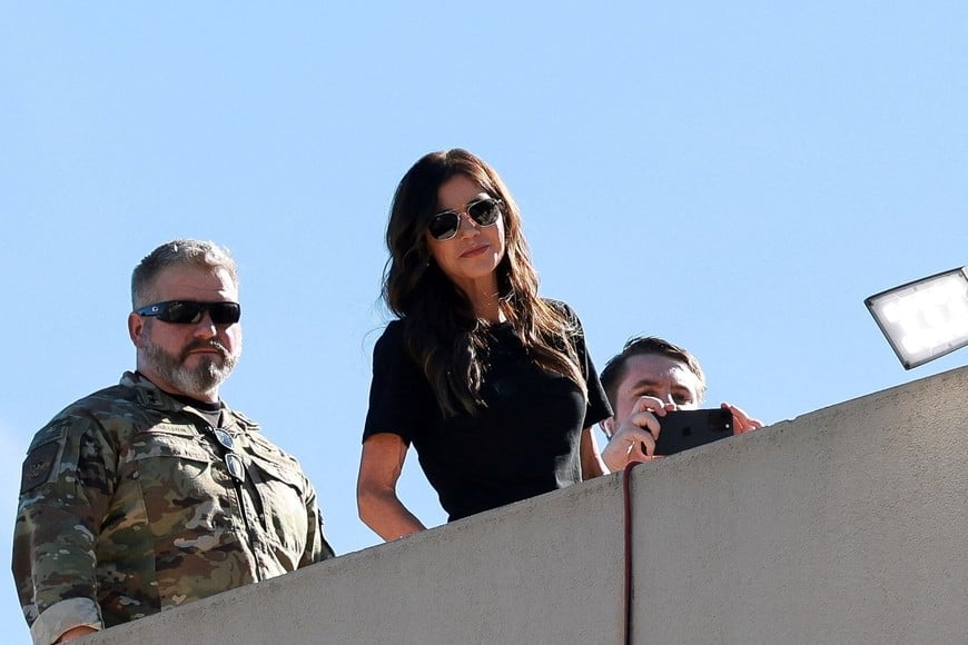 U.S. Homeland Security Secretary Kristi Noem looks on from the roof of the U.S. Immigration and Customs Enforcement (ICE) headquarters in Portland, Oregon, U.S., October 7, 2025. REUTERS/Carlos Barria