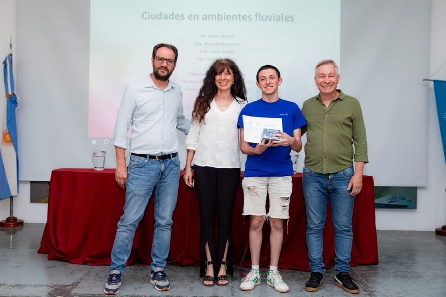 Iair Grebnicoff, de la Escuela Técnica ORT Nº 2 Sede Belgrano, de CABA) fue 1er premio de la Categoría B.
