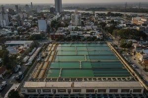 Planta potabilizadora y la ciudad de Santa Fe. Crédito: Gentileza Assa