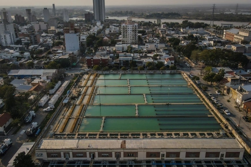 Planta potabilizadora y la ciudad de Santa Fe. Crédito: Gentileza Assa
