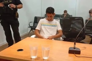 Ebrio, chocó y lesionó de gravedad a una persona: esperará el juicio en su casa, a pesar de haberse fugado