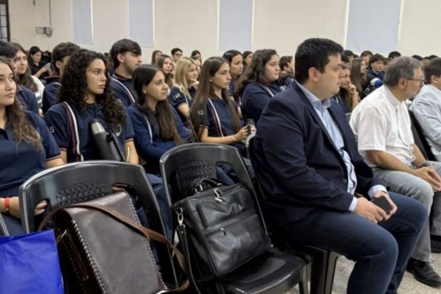 Alumnos del colegio Monseñor Carlos Macagno durante el 2º Congreso de Tecnología, Innovación y Sostenibilidad.