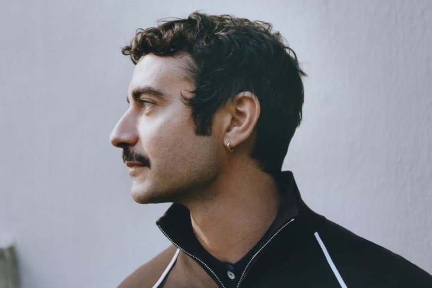 Versace anunció este jueves la salida de su director artístico Dario Vitale.