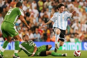 Lionel Messi marcó dos goles en el único duelo ante Argelia en 2007.