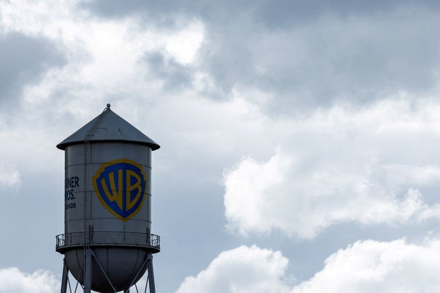 FILE PHOTO: The Warner Bros. studios water tower stands under a stormy sky in Burbank, California, U.S. November 18, 2025.  REUTERS/Mike Blake/File Photo