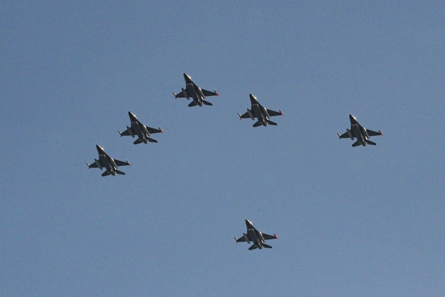 Las mejores imágenes de los F-16 en su presentación por Buenos Aires