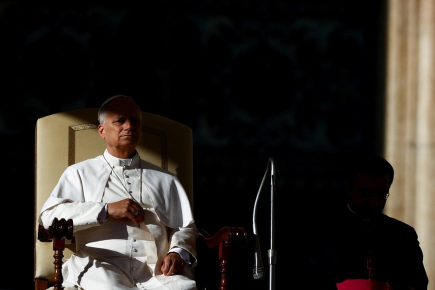Pope Leo XIV holds an audience for the Jubilee in Saint Peter's Square at the Vatican, December 6, 2025. REUTERS/Vincenzo Livieri