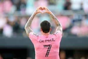 De Paul seguirá siendo compañero de equipo de Lionel Messi. Reuters