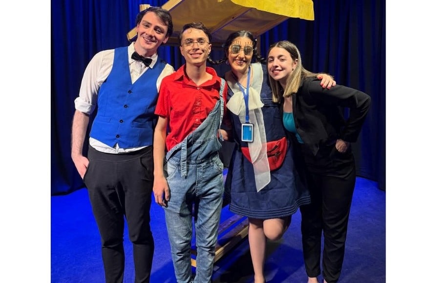 Los primeros mundos ficticios de Agustina nacieron entre novelas, películas y objetos del hogar.