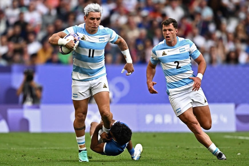 Paris 2024 Olympics - Rugby Sevens - Men's Pool B - Argentina vs Samoa - Stade de France, Saint-Denis, France - July 24, 2024.
Luciano Gonzalez of Argentina in action with Neueli Leitufia of Samoa REUTERS/Dylan Martinez