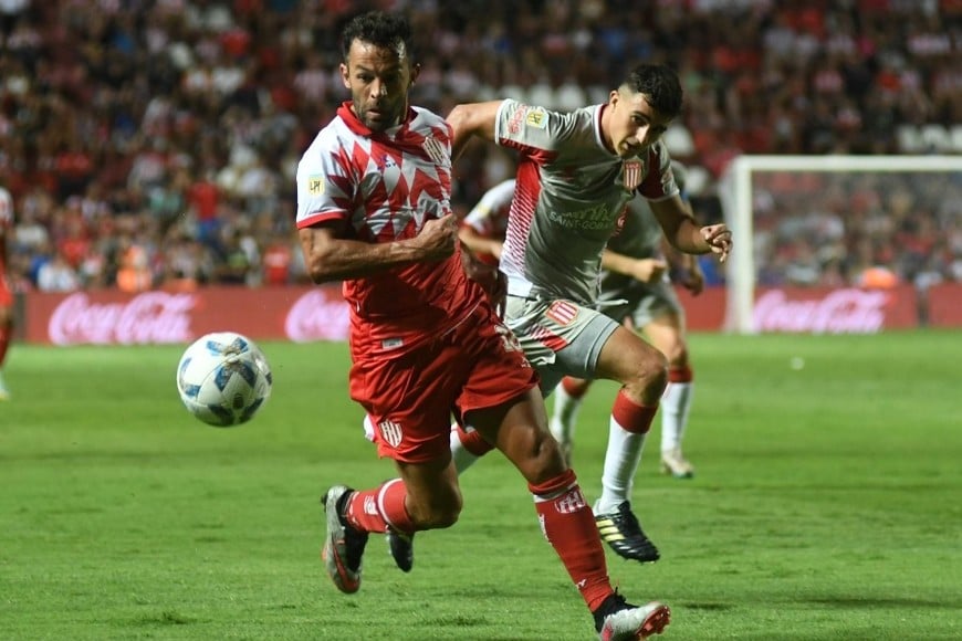 Lucas Gamba en uno de sus más de 200 partidos con la camiseta de Unión.