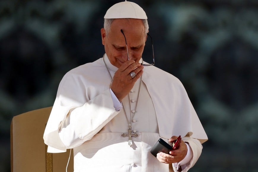 Pope Leo XIV holds an audience for the Jubilee in Saint Peter's Square at the Vatican, December 6, 2025. REUTERS/Vincenzo Livieri