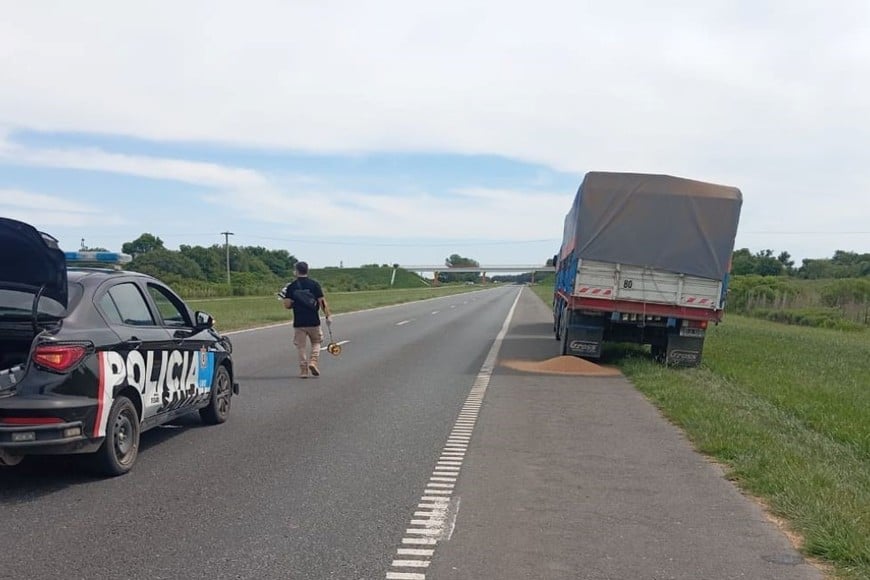 El camión con acoplado que se vio involucrado en el accidente. Foto: El Litoral
