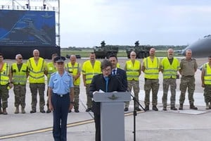 Milei cruzó al kirchnerismo en la presentación de los aviones F-16.