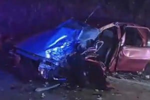 Un conductor que manejaba borracho se cruzó al carril contrario y embistió el auto de la mujer.